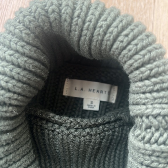 LA Hearts Cropped Turtle Neck Forrest Green Sweater - Picture 3 of 3